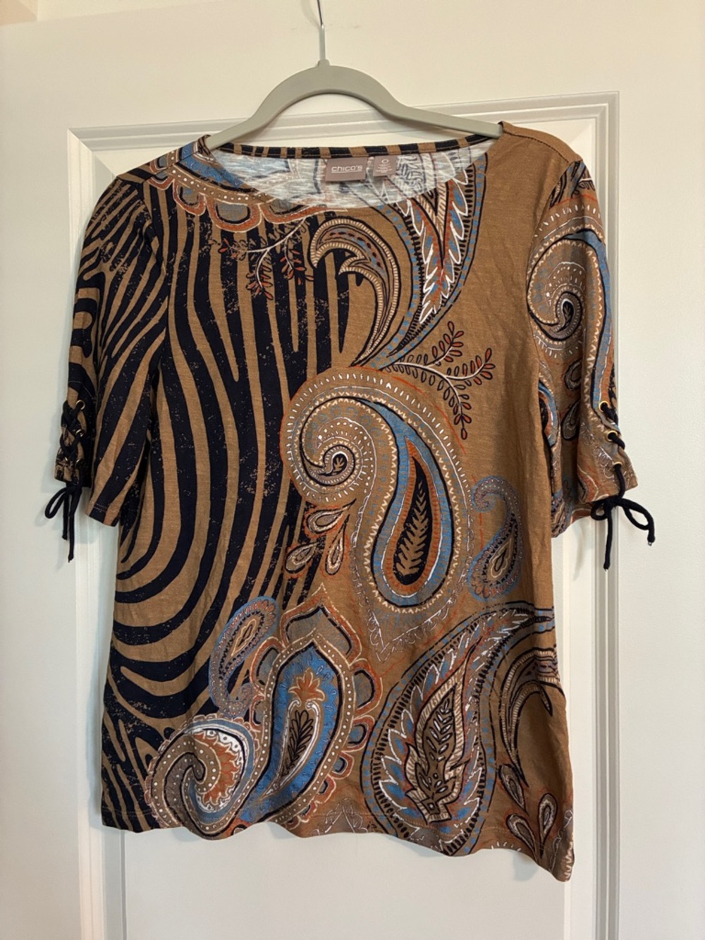 Chico's Brown Paisley & Blue Accent Short-Sleeve Tee